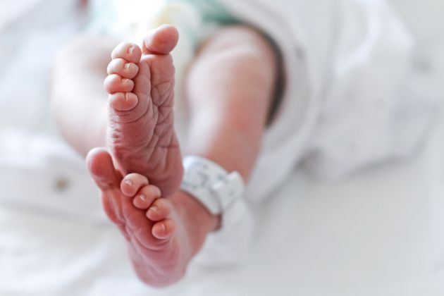 Πέταξε νεογέννητο μωρό σε κάδο απορριμάτων στο Αίγιο - Νοσηλεύεται