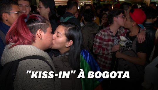 Un “kiss-in” pour protester contre une agression homophobe en