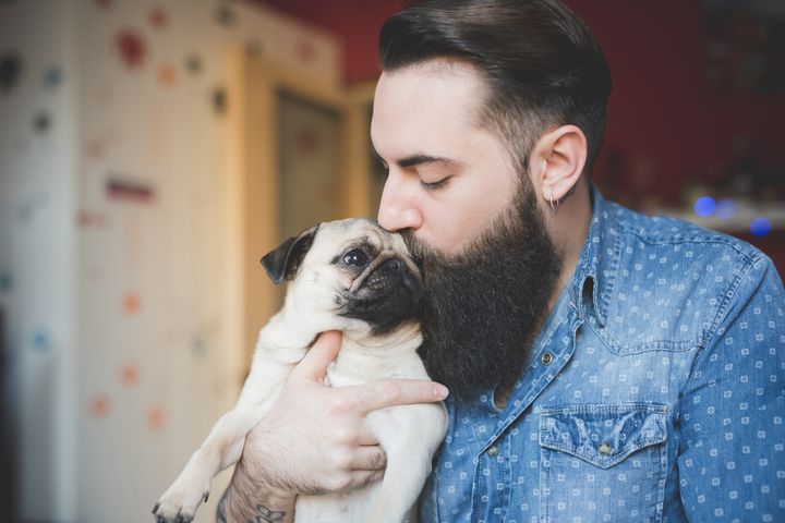 顎髭の男性と犬 イメージ写真