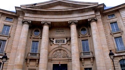 Assas saisit la justice au sujet d’un professeur qu’elle a renvoyé pour comportement