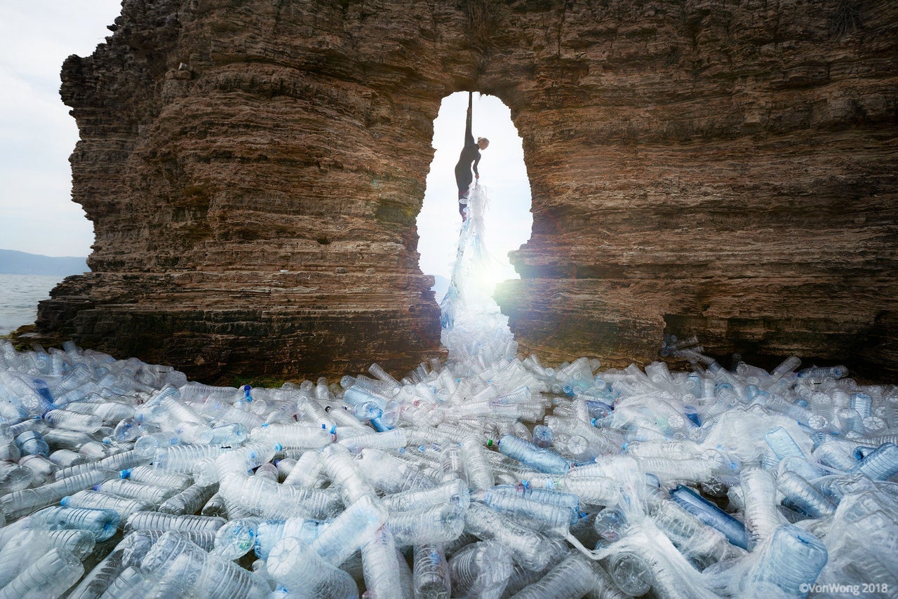 Von Wong's "Truckloads of Plastic" installation.