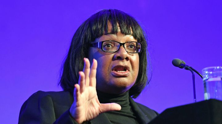 Labour MP Diane Abbott has apologised for drinking a mojito on public transport
