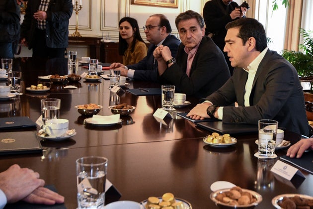 Η λίστα των παÏοχών: Η κυβÎÏνηση στο «κυνήγι» του πακÎτου ελαφÏÏνσεων που είχε συμφωνηθεί το