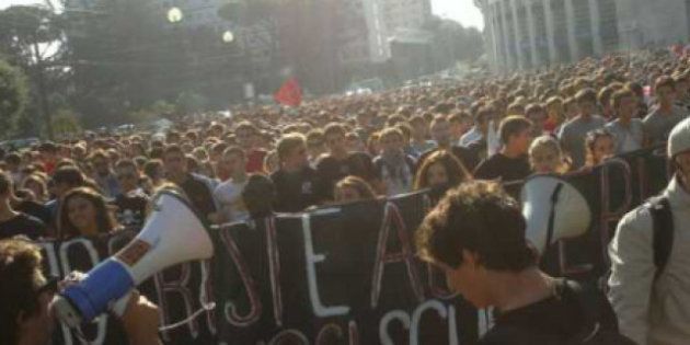 5 ottobre, Studenti in corteo contro la crisi e la casta, no all'austerity. Blocchi a Roma, Milano, scontri...
