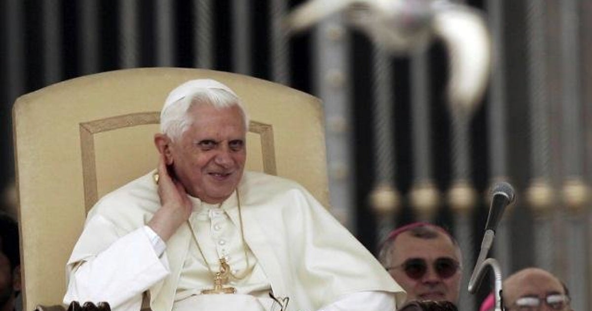 Sognare Il Papa Vestito Di Bianco Dimissioni Papa: il vestito, le scarpe, l'anello: Benedetto XVI verso