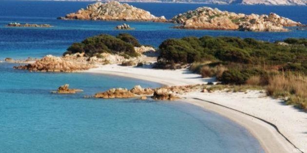 Sardegna La Spiaggia Del Cavaliere A La Maddalena è In