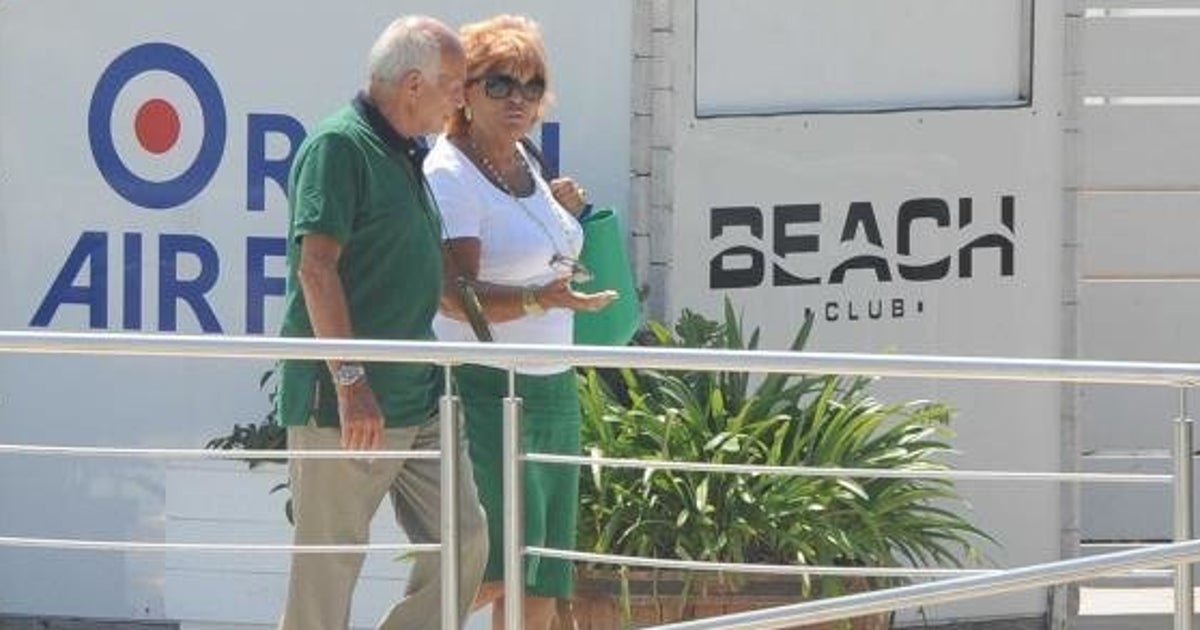 Vacanze dei politici. Fausto Bertinotti e la moglie Lella (FOTO) | L'HuffPost