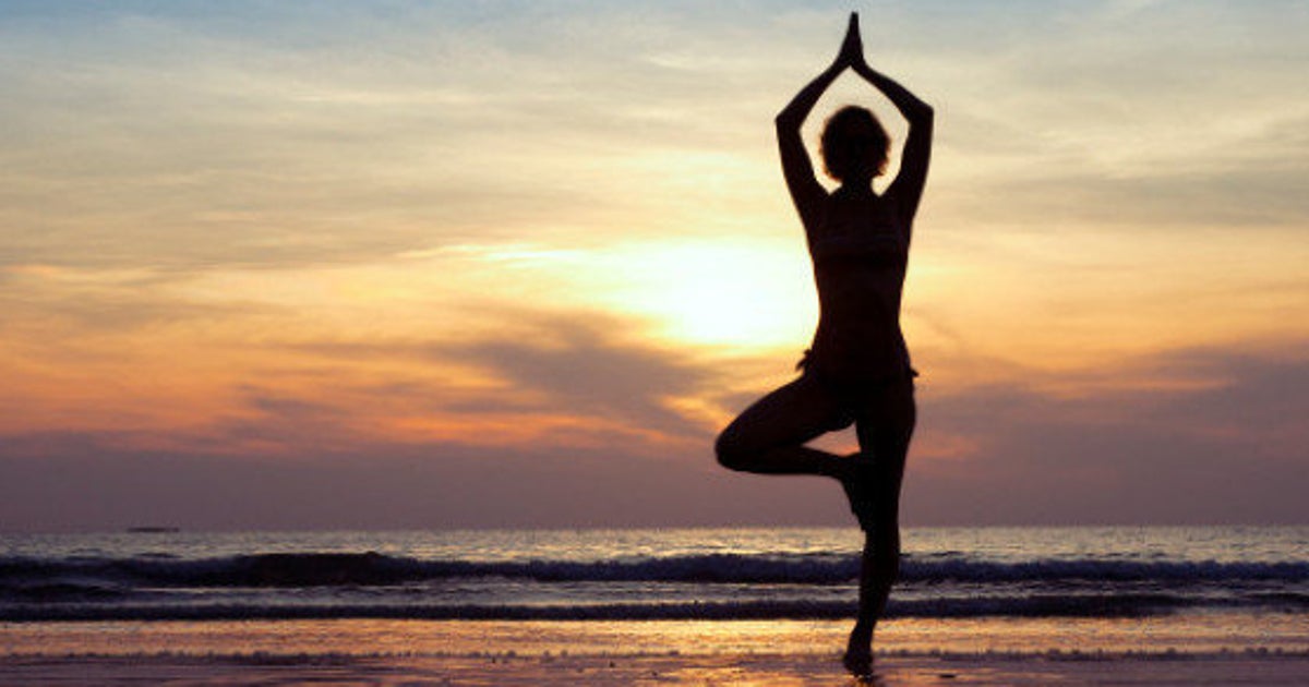 Yoga Al Mare Le Sequenze Per Rilassarsi Al Mattino E Al Tramonto Video L Huffpost