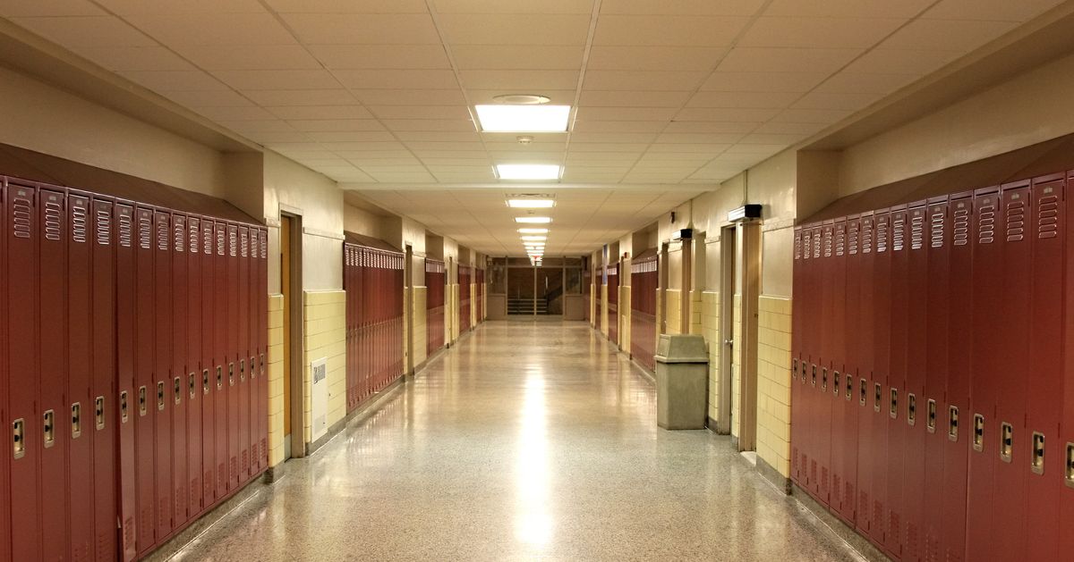 Houston High School's Dress Code For Parents Banning 'Satin Caps' Spurs Debate
