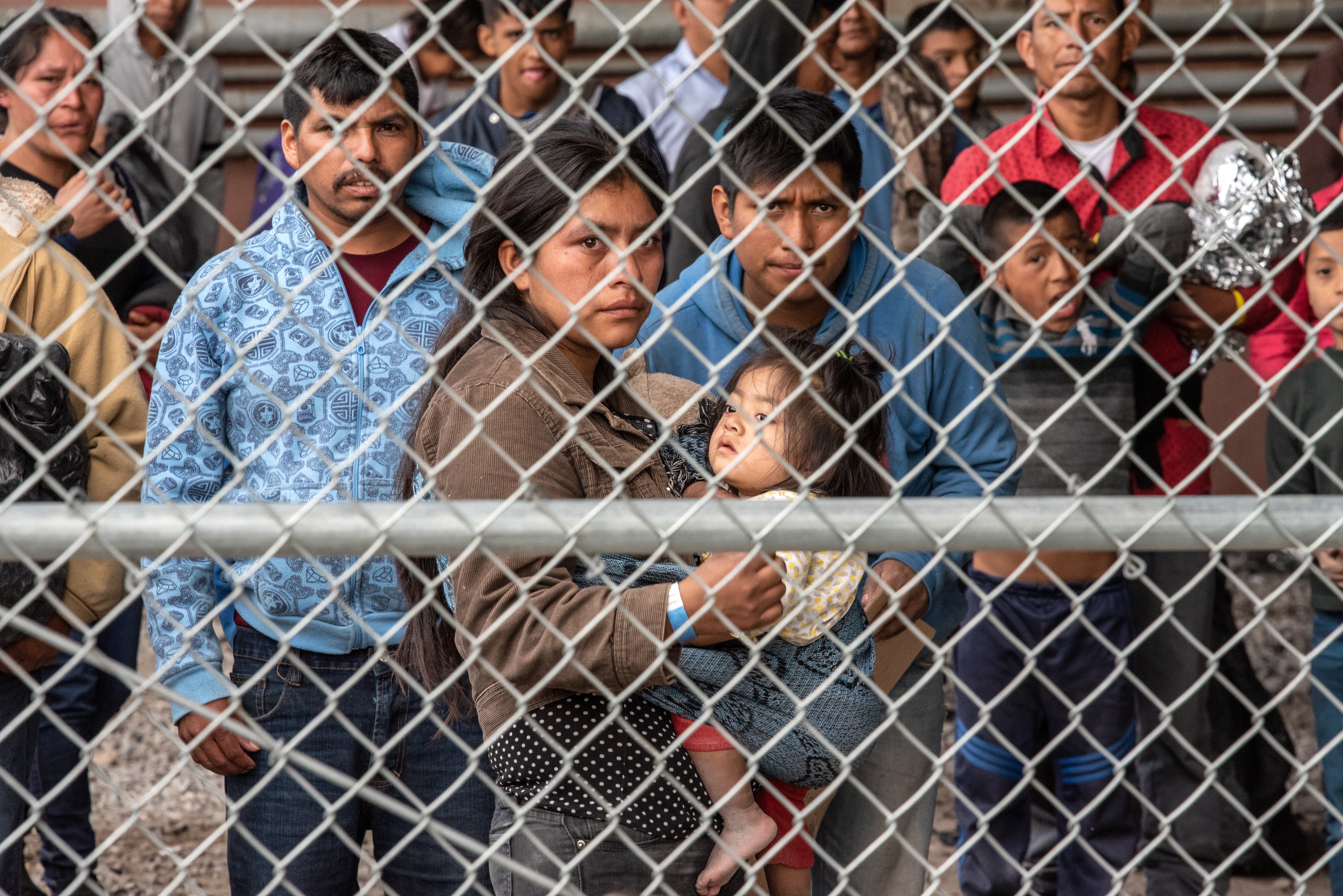 Migrants at a makeshift detention center in El Paso, Texas, on March 27. (Photo: Sergio Flores for the Washington Post via Getty Images)