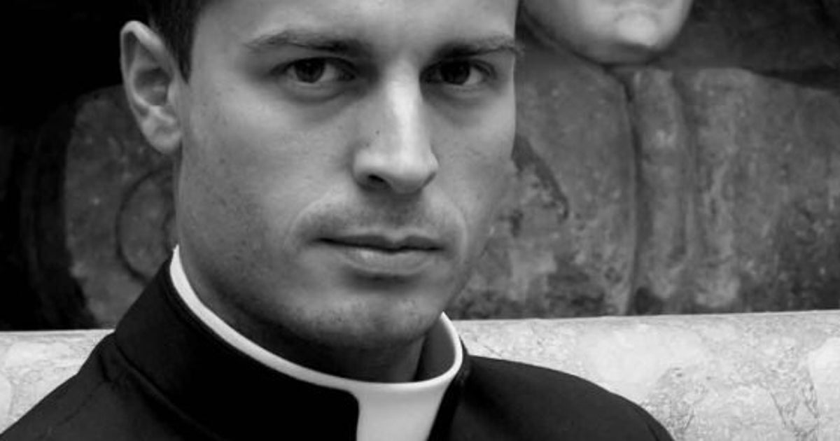 Calendario Romano I Giovani Sacerdoti Posano Per Il 2014 Foto L Huffpost calendario preti 2021