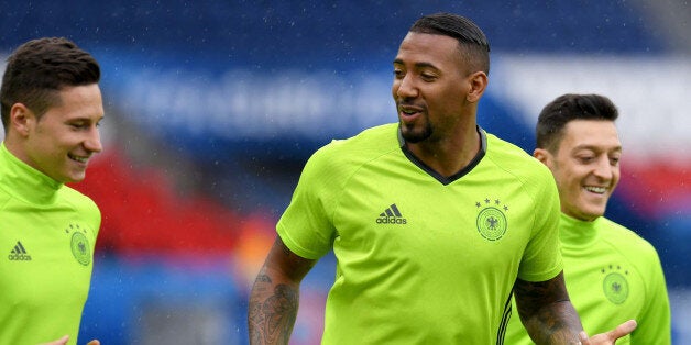 Germany's midfielder Julian Draxler (L) chats with Germany's defender Jerome Boateng (C) during a training session at the stadium Parc des Princes in Paris on June 20, 2016, on the eve of the Euro 2016 football match between Nothern Ireland and Germany. / AFP / PATRIK STOLLARZ (Photo credit should read PATRIK STOLLARZ/AFP/Getty Images)