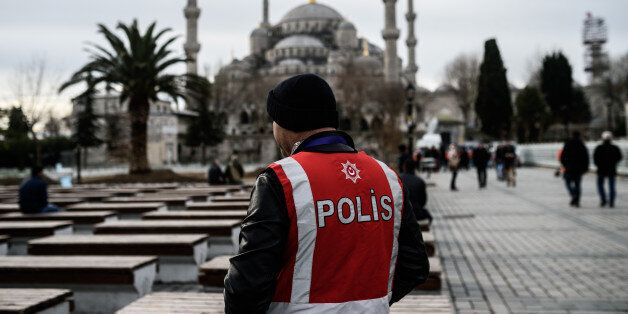 A Turkish police officers standS guard on January 15, 2016 near a makeshift memorial in tribute to the victims of January 12 deadly attack at the Istanbul's tourist hub of Sultanahmet in Istanbul.Turkish ground forces pounded Islamic State jihadists in Iraq and Syria after a suicide attack blamed on the extremists killed 10 German tourists, Prime Minister Ahmet Davutoglu said on Thursday, in a significant escalation of Ankara's fight against the group. / AFP / OZAN KOSE (Photo credit should read OZAN KOSE/AFP/Getty Images)