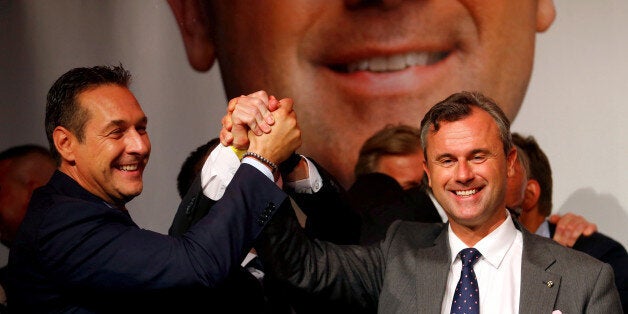 Presidential candidate Norbert Hofer (R) of the Austrian Freedom Party (FPOe) and party head Heinz-Christian Strache sing a song during party celebrations after Austrian presidential election in Vienna, Austria, May 22, 2016. REUTERS/Heinz-Peter Bader/File Photo