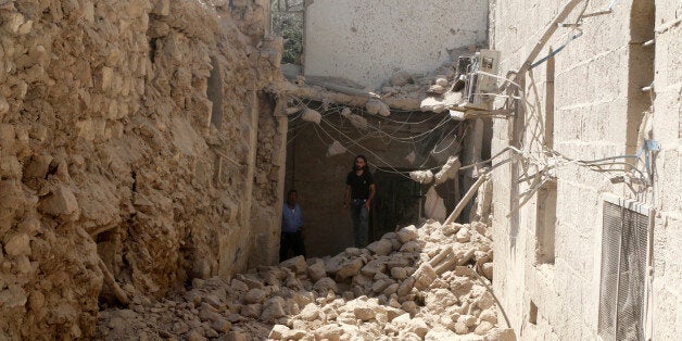 Residents inspect their damaged homes after an airstrike on the rebel-held Old Aleppo, Syria August 15, 2016. REUTERS/Abdalrhman Ismail