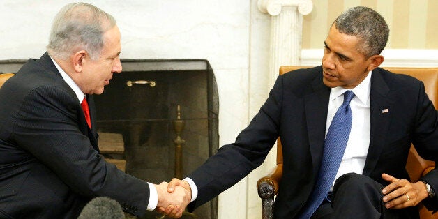 Israel's Prime Minister Benjamin Netanyahu (L) shakes hands with U.S. President Barack Obama as they sit down to meet in the Oval Office of the White House in Washington March 3, 2014. REUTERS/Jonathan Ernst (UNITED STATES - Tags: POLITICS TPX IMAGES OF THE DAY)