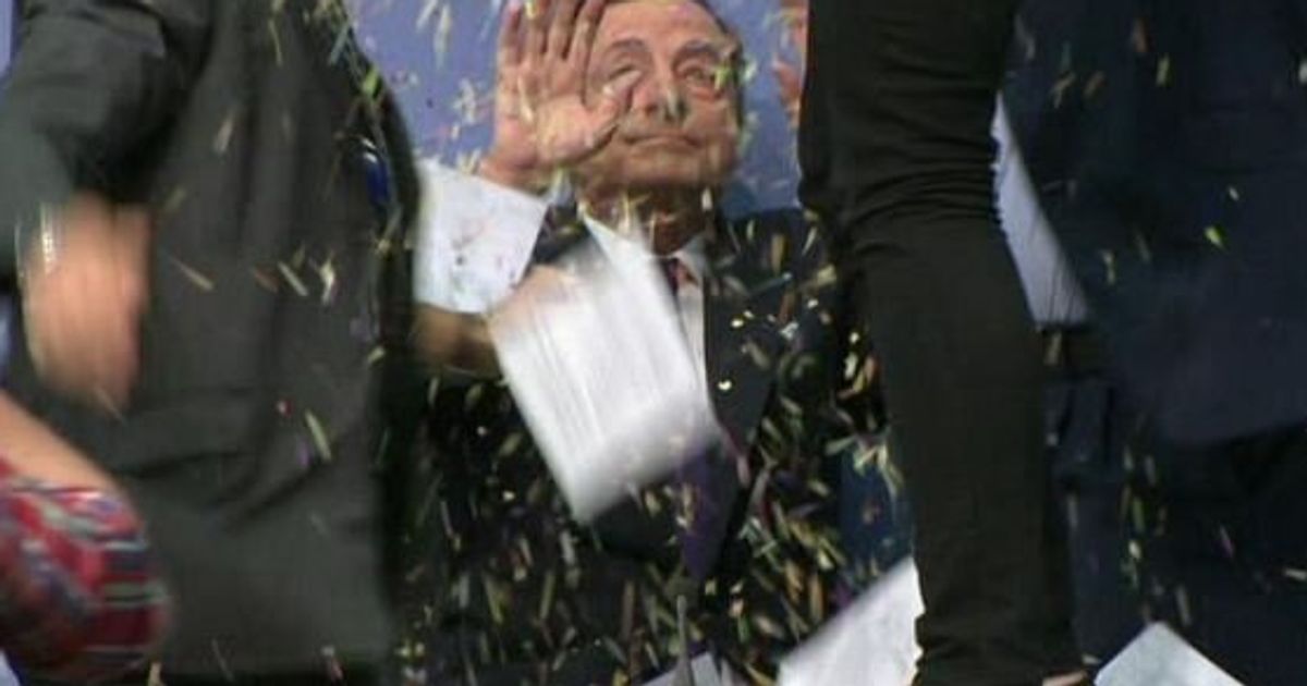 Mario Draghi, blitz alla conferenza stampa. Il presidente ...