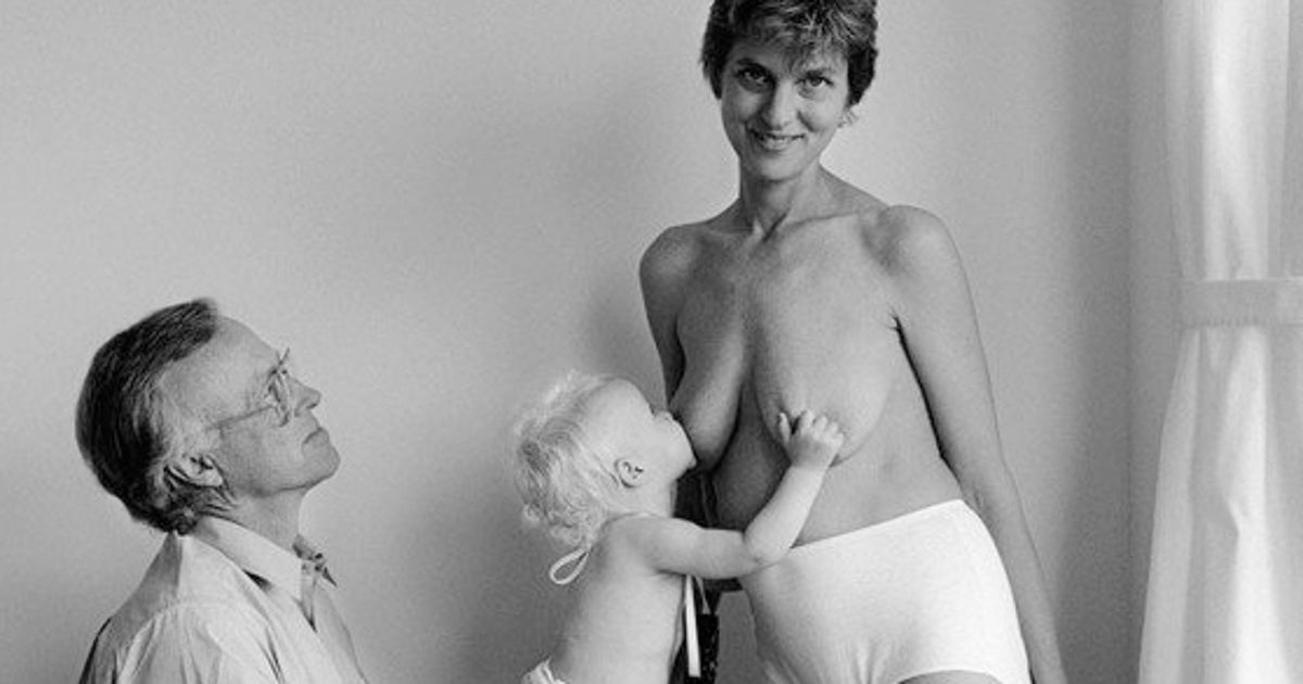 Tugging girl retro mother