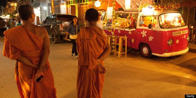 Chiang Khan's 'walking street', Chai Khong. Cocktail Kombi and monks.