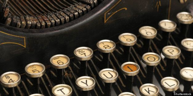 keys on an old typewriter