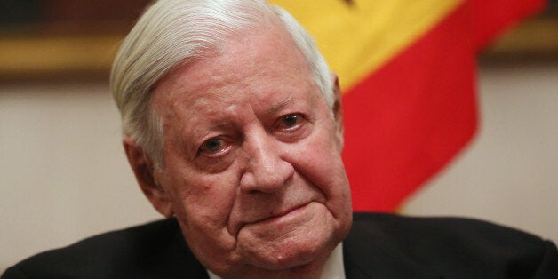 BERLIN, GERMANY - MARCH 13: Former German Chancellor Helmut Schmidt waits to greet arriving guests at a dinner reception on the occasion of Schmidt's 95th birthday at Schloss Bellevue on March 13, 2014 in Berlin, Germany. Schmidt was chancellor from 1974 to 1982. (Photo by Sean Gallup/Getty Images)