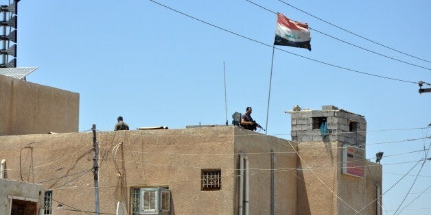Iraqi security forces guard on June 17, 2014 the Mafraq police station in the Diyala province north of Baghdad, which include