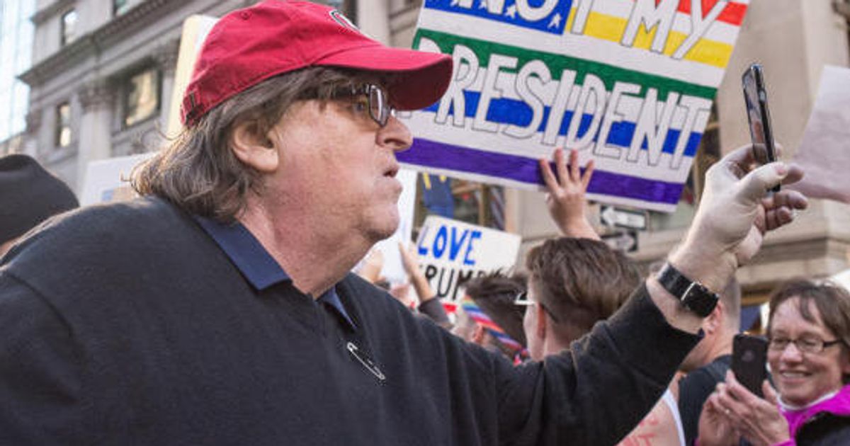 Michael Moore: "Negli Usa in corso un colpo di Stato del ...