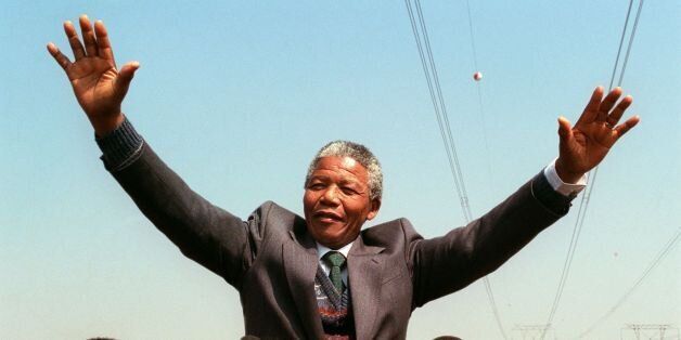 TOKOZA, SOUTH AFRICA: South African National Congress President Nelson Mandela addresses 05 September 1990 in Tokoza a crowd of residents from the Phola park squatter camp during his tour of townships. (Photo credit should read TREVOR SAMSON/AFP/Getty Images)