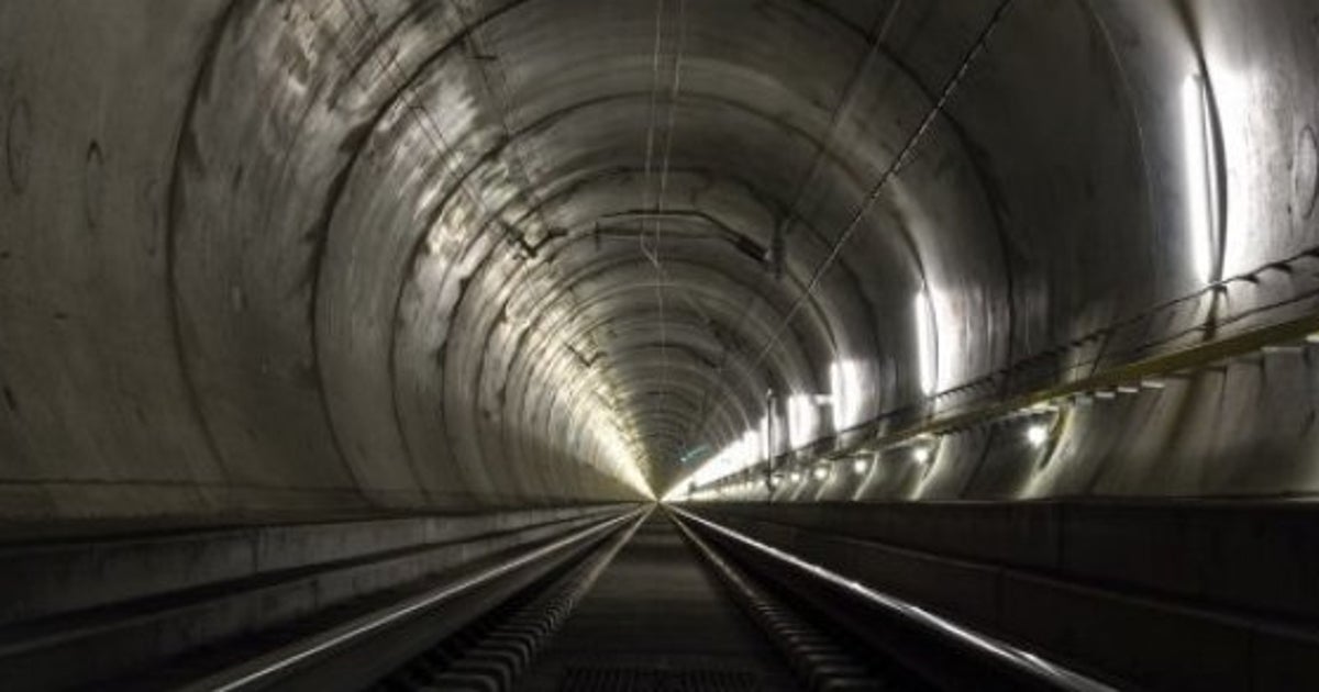 San Gottardo inaugura la galleria ferroviaria più lunga del mondo. In Svizzera festeggiamenti San Gottardo inaugura la galleria ferroviaria più lunga del mondo. In Svizzera festeggiamenti