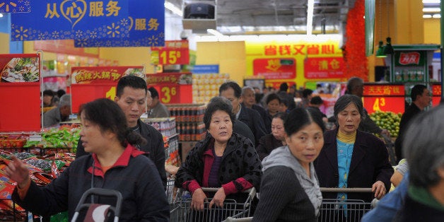 CHONGQING, CHINA - OCTOBER 25: (CHINA OUT) People purchase goods at a Walmart supermarket on October 25, 2011 in Chongqing, China. Walmart reopened 13 Chongqing stores today after 15-day suspension, as a result of selling ordinary pork as organic pork. (Photo by ChinaFotoPress/Getty Images)