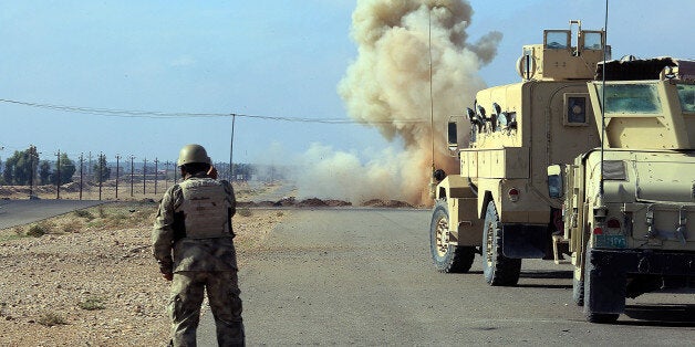 DIYALA, IRAQ - NOVEMBER 23: Iraq army forces and Peshmerga forces launch an US-led operation against Islamic State of Iraq and the Levant (ISIL) in Sadiye town of Diyala, Iraq on November 23, 2014. Iraqi army forces and Peshmerga regained control of Diyala's Sadiye town. (Photo by Ali Casim/Anadolu Agency/Getty Images)