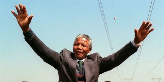 TOKOZA, SOUTH AFRICA: South African National Congress President Nelson Mandela addresses 05 September 1990 in Tokoza a crowd