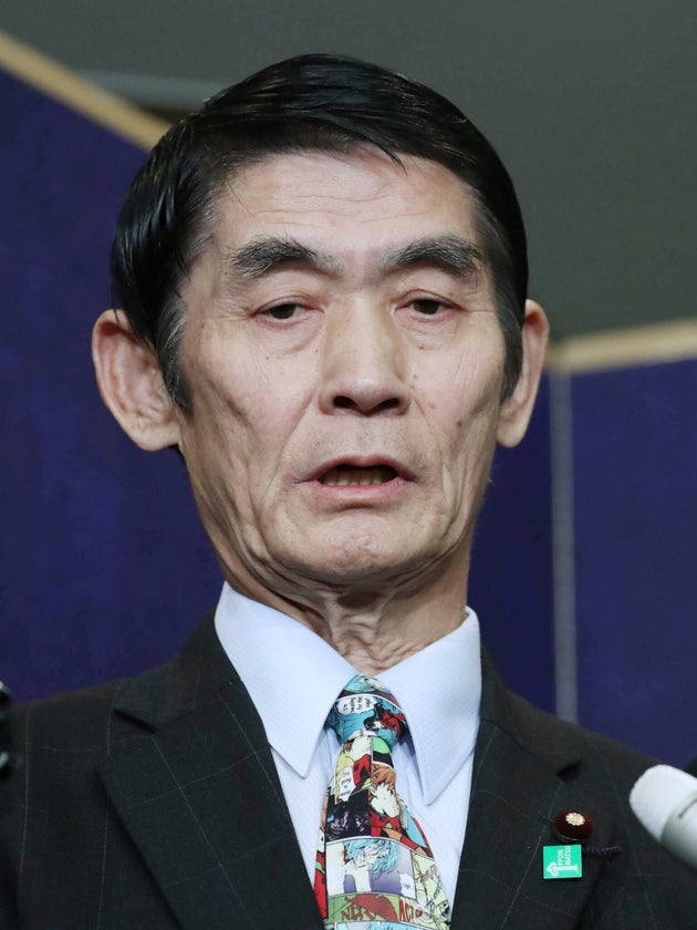 自民党二階派(志帥会)のパーティーで「東日本大震災が東北で良かった」との発言について、報道陣の質問に答える今村雅弘復興相=2017年04月25日、東京都千代田区