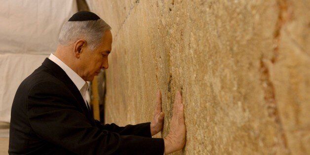 JERUSALEM, ISRAEL - FEBRUARY 28: Israeli Prime Minister Benjamin Netanyahu prays at the Western Wall in the Old City of Jerusalem, on February 28, 2015. (Photo by Pool / Israeli Prime Ministry Press Office/Anadolu Agency/Getty Images)
