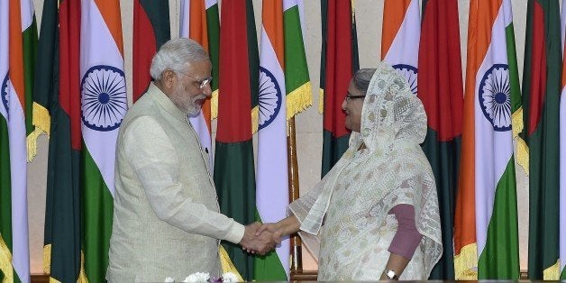 Indian Prime Minister Narendra Modi (L) shakes hand with Bangladeshi Prime Minister Sheikh Hasina Wajid (R) after their meeting at the Prime Minister's Office in Dhaka on June 6, 2015. Bangladesh and India on June 6 sealed a historic land pact to swap territories, which will finally allow tens of thousands of people living in border enclaves to choose their nationality after decades of stateless limbo. AFP PHOTO/ Munir uz ZAMAN (Photo credit should read MUNIR UZ ZAMAN/AFP/Getty Images)