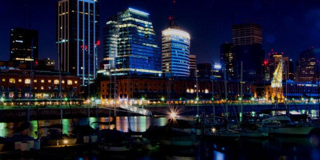 Una vista del dique 1 de puerto madero
a sight from the dock 1 in madero port