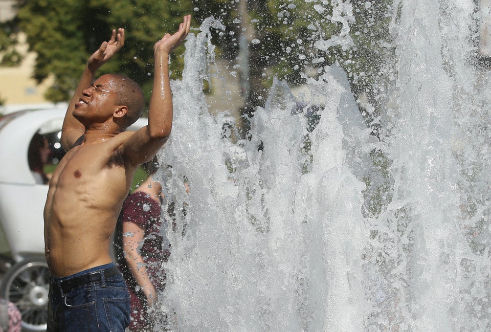 Record Breaking Heat Wave Scorches Europe Photos Huffpost The World