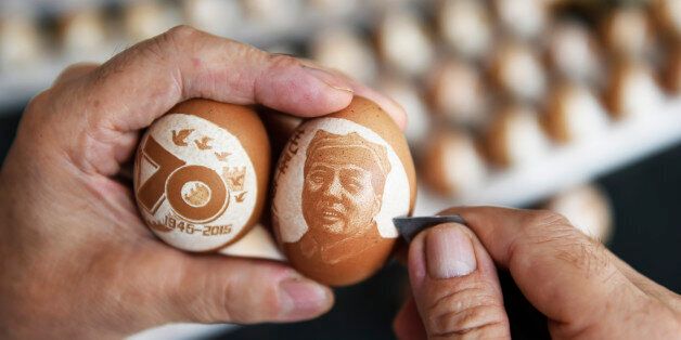 BINZHOU, CHINA - AUGUST 31: (CHINA OUT) Li Aimin shows portrait of Chairman Mao Zedong and celebration of the 70th anniversary of the victories of World War II carved on eggshells on August 31, 2015 in Zouping County, Binzhou City, Shandong Province of China. 63-year-old craftsman Li Aimin carved the portraits of 254 former Chinese leader, Soviet Union leader Joseph Stalin, United States 32nd president Franklin D. Roosevelt, United Kingdom prime minister Winston Churchill and celebration of the 70th anniversary of the victories of World War II on eggshells in a month. (Photo by ChinaFotoPress/ChinaFotoPress via Getty Images)