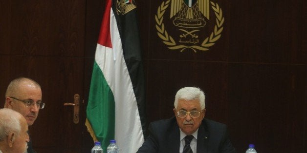 RAMALLAH, WEST BANK - SEPTEMBER 1 : Palestinian President Mahmoud Abbas (R) and Palestinian Prime Minister Rami Hamdallah (2nd L) attend a meeting with Executive Committee of Palestine Liberation Organization in Ramallah, West Bank on September 1, 2015. (Photo by Issam Rimawi /Anadolu Agency/Getty Images)