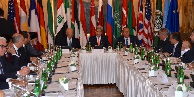 VIENNA, AUSTRIA - NOVEMBER 14: United States Secretary of State John Kerry (C), Foreign Minister of Russia Sergey Lavrov (R) and United Nations and Arab League Envoy to Syria Staffan de Mistura (L) are seen during the talks on Syria in Vienna, Austria on November 14, 2015. (Photo by Hasan Tosun/Anadolu Agency/Getty Images)