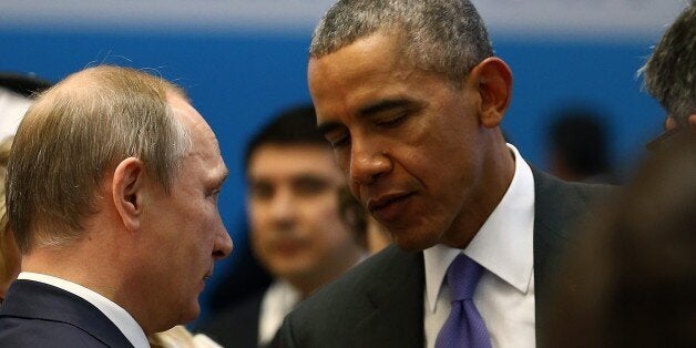 ANTALYA, TURKEY - NOVEMBER 16: Russian President Vladimir Putin (L) talks to US President Barack Obama (R-2) following a working session on day two of the G20 Turkey Leaders Summit on November 16, 2015 in Antalya, Turkey. (Photo by Kayhan Ozer/Anadolu Agency/Getty Images)