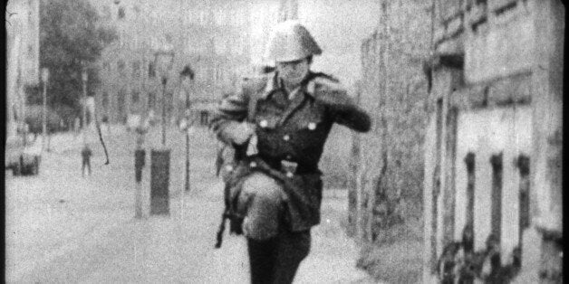 BERLIN,GERMANY - AUGUST 15: German Democratic Republic Bezirk Berlin (Ost-Berlin) East Berlin - Berlin Wall, Bernauer Strasse: The fully uniformed 19 - year old East-German policeman Conrad Schumann jumping over the barbed wire ; the picture is part 3 of a serial - 15.08.1961 (Photo by Chronos Media GmbH/ullstein bild via Getty Images)