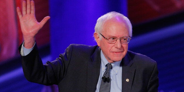 Senator Bernie Sanders, an independent from Vermont and 2016 Democratic presidential candidate, arrives for a town hall forum at Drake University in Des Moines, Iowa, U.S., on Monday, Jan. 25, 2016. With a week to go until the Iowa caucuses and the Democratic presidential race there in a virtual dead heat, Hillary Clinton and Sanders are mapping out divergent paths toward winning the first votes of the nomination process. Photographer: Justin Sullivan/Pool via Bloomberg 