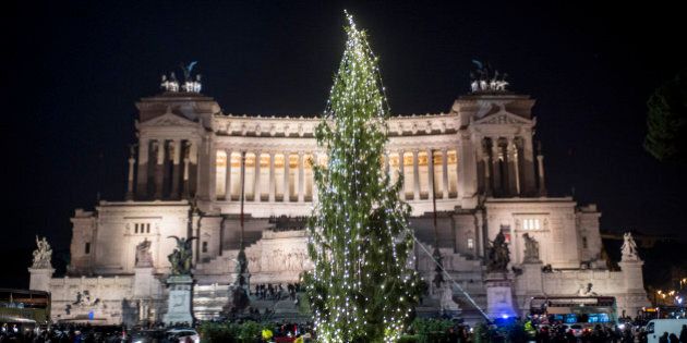 Albero Di Natale Roma.L Albero Di Natale Di Roma E Il Piu Brutto D Italia Il Campidoglio Cerca Di Rimediare L Huffpost