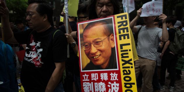 Il Nobel Per La Pace Liu Xiaobo Scarcerato è Malato