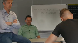 Pour signer à l’Ajax, ce footballeur a dû recopier des lignes et des lignes de