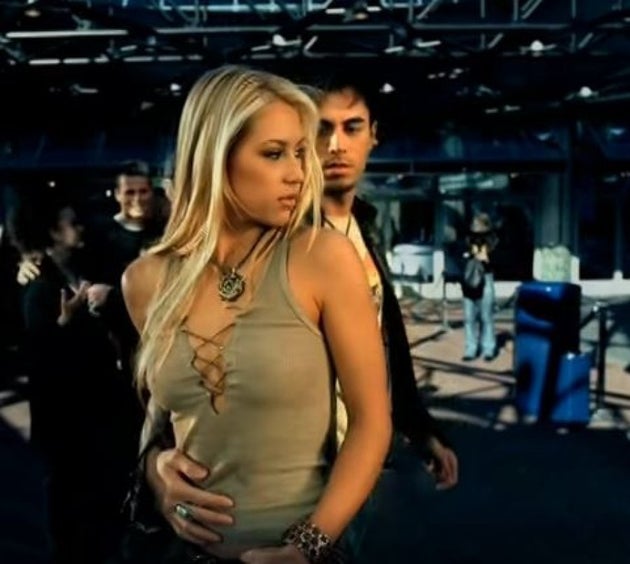 Enrique Iglesias E Anna Kournikova Sono Diventati Genitori Di Due Gemelli In Gran Segreto L Huffpost