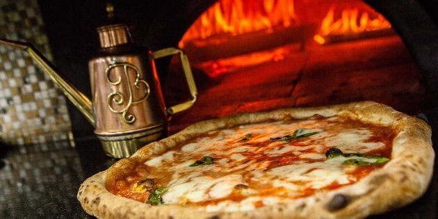 La pizza napoletana diventa patrimonio dell'umanità Unesco | L'HuffPost