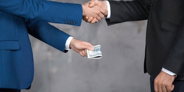 Risultati immagini per politica soldi