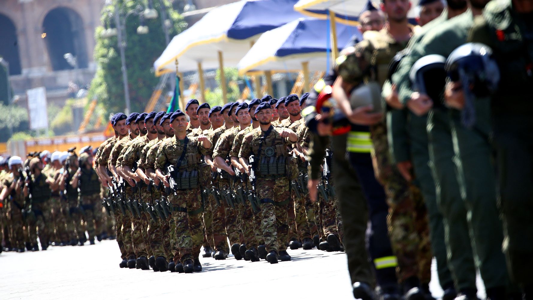 Vitalizi E Privilegi Militari Uno Scandalo Che La Campagna Anti Casta Ignora L Huffpost